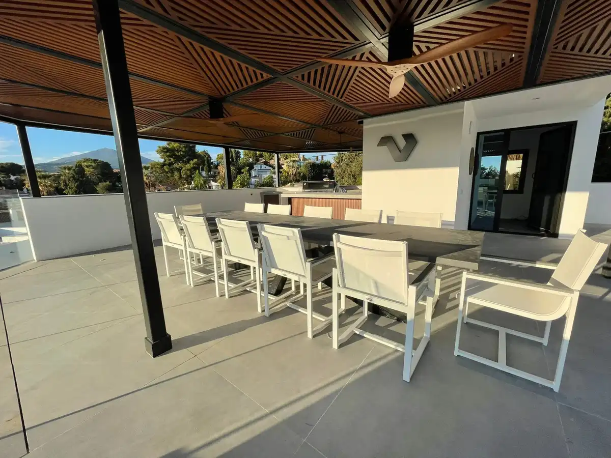 Casa o xalet de lloguer a RAMON J SENDER-LA CAMPANA, 5, Las Brisas