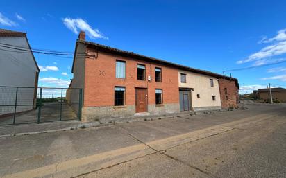 Vista exterior de Casa o xalet en venda en Gusendos de los Oteros amb Terrassa i Balcó