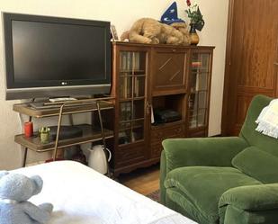 Living room of Flat to share in  Pamplona / Iruña  with Air Conditioner and Terrace