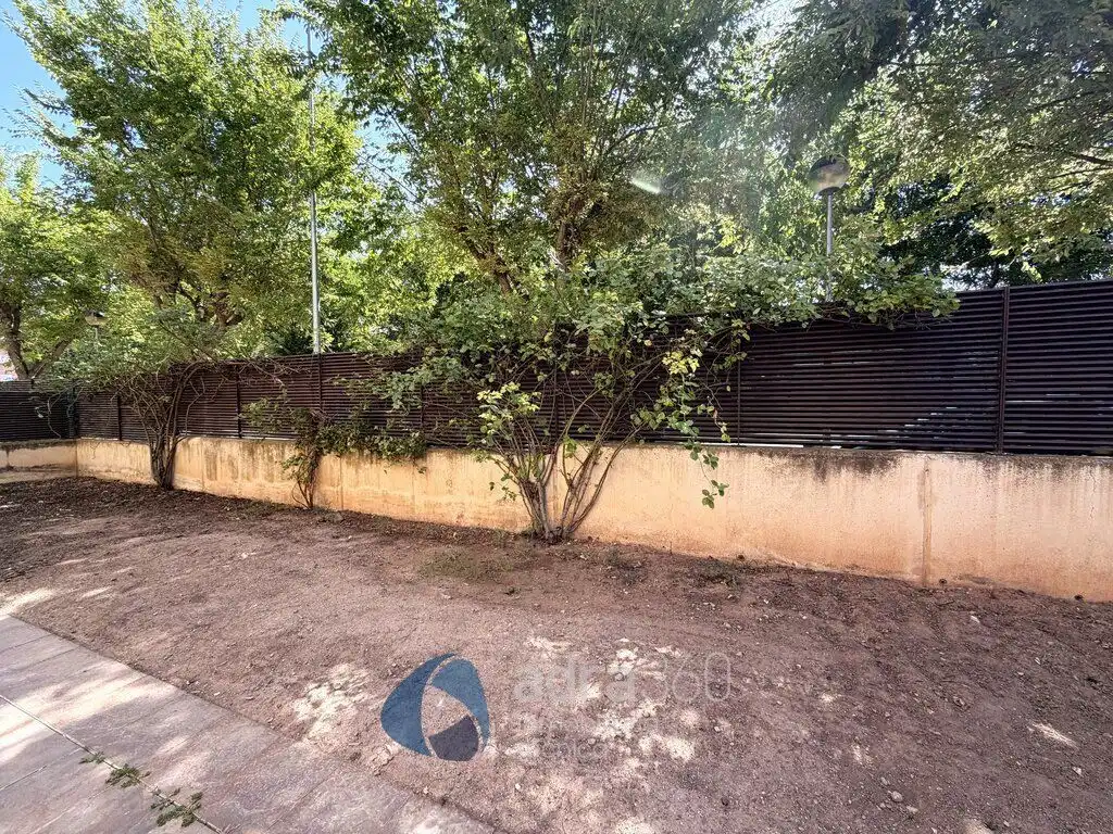 Apartamento en venta en Lardero con Aire acondicionado, Calefacción y Jardín privado