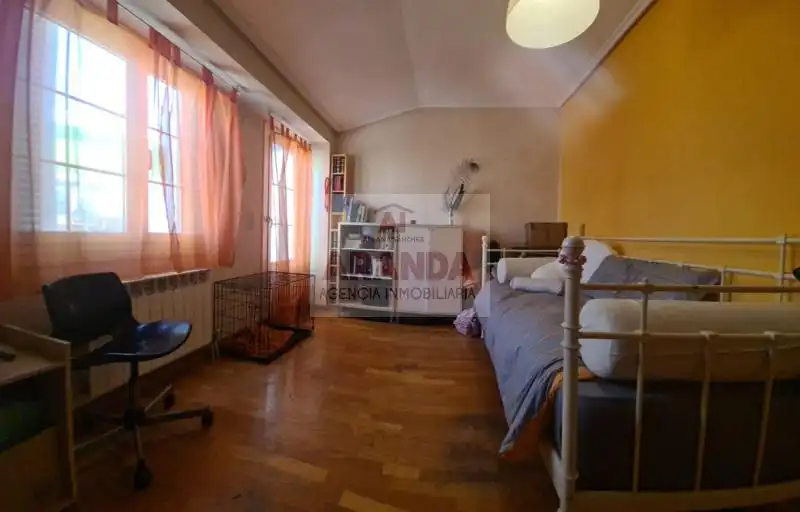 Habitación de Ático en venta en Zaragoza con Calefacción y Terraza