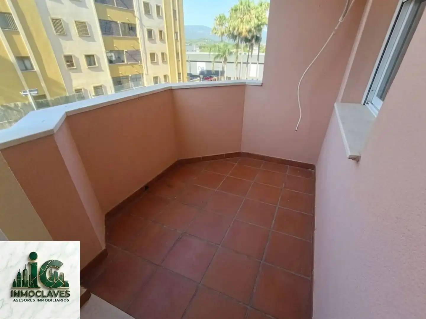 Terrasse von Wohnung zum Verkauf in Algeciras mit Terrasse, Schwimmbad und Möbliert