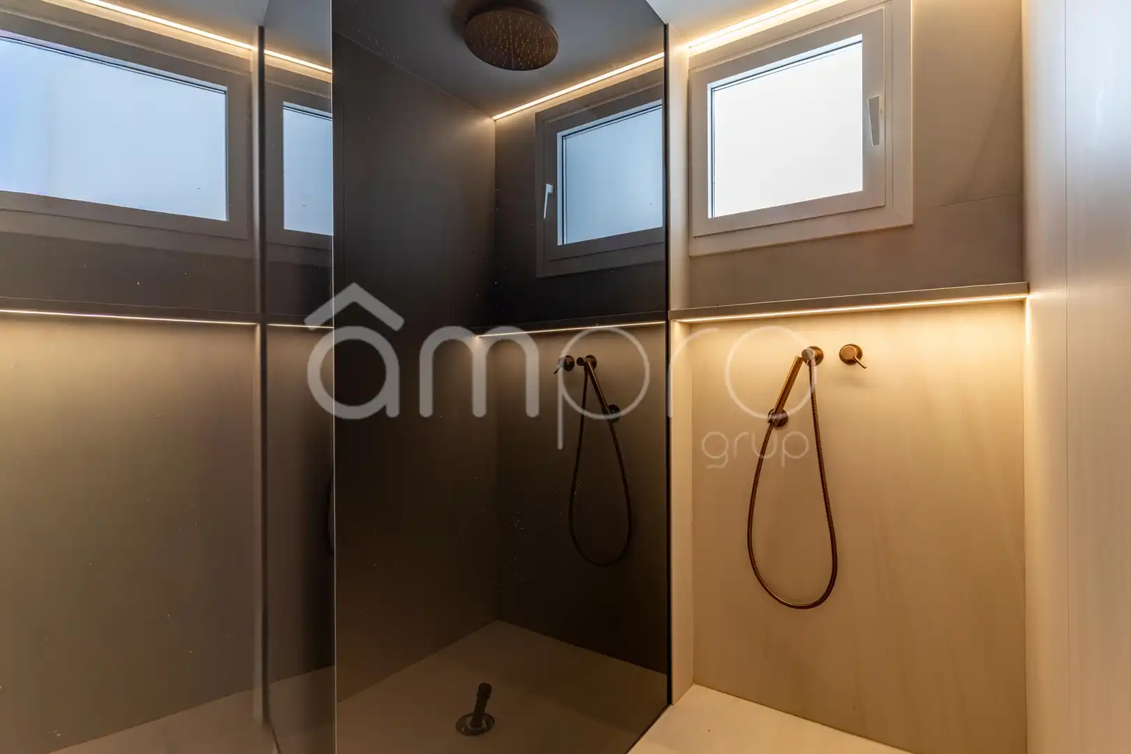 Badezimmer von Wohnung zum Verkauf in Salou mit Klimaanlage, Heizung und Terrasse