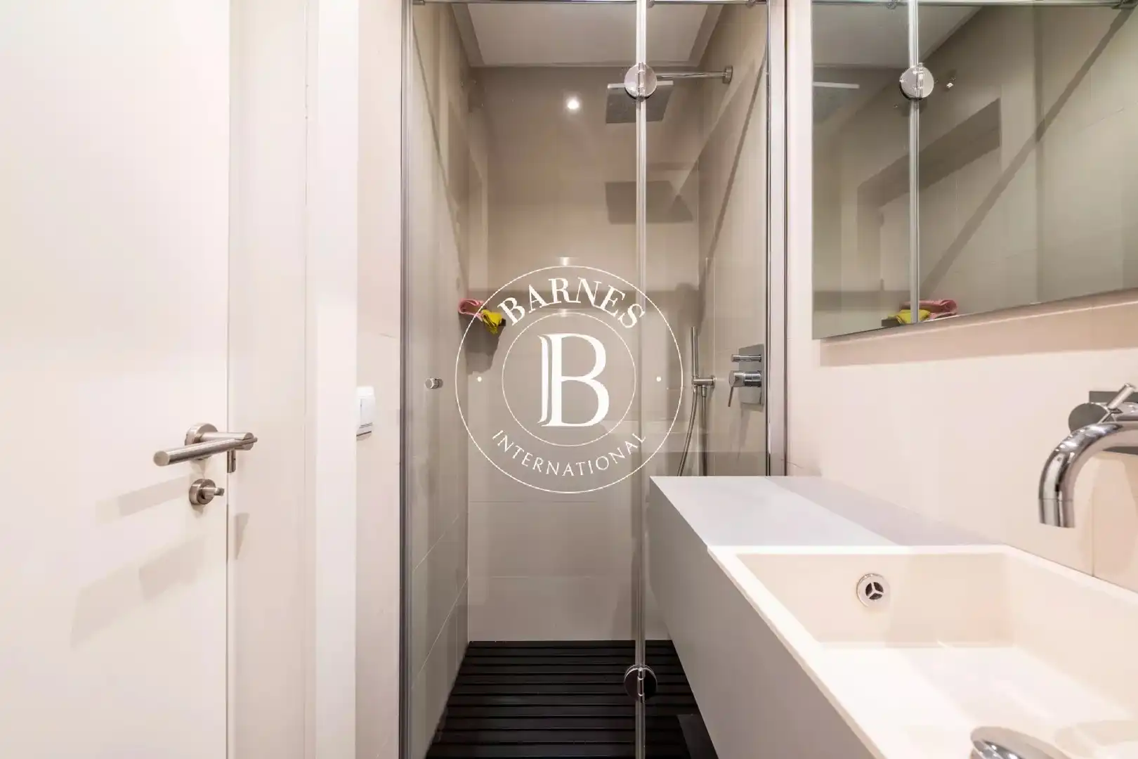 Badezimmer von Wohnung zur Miete in Madrid mit Klimaanlage, Heizung und Privatgarten