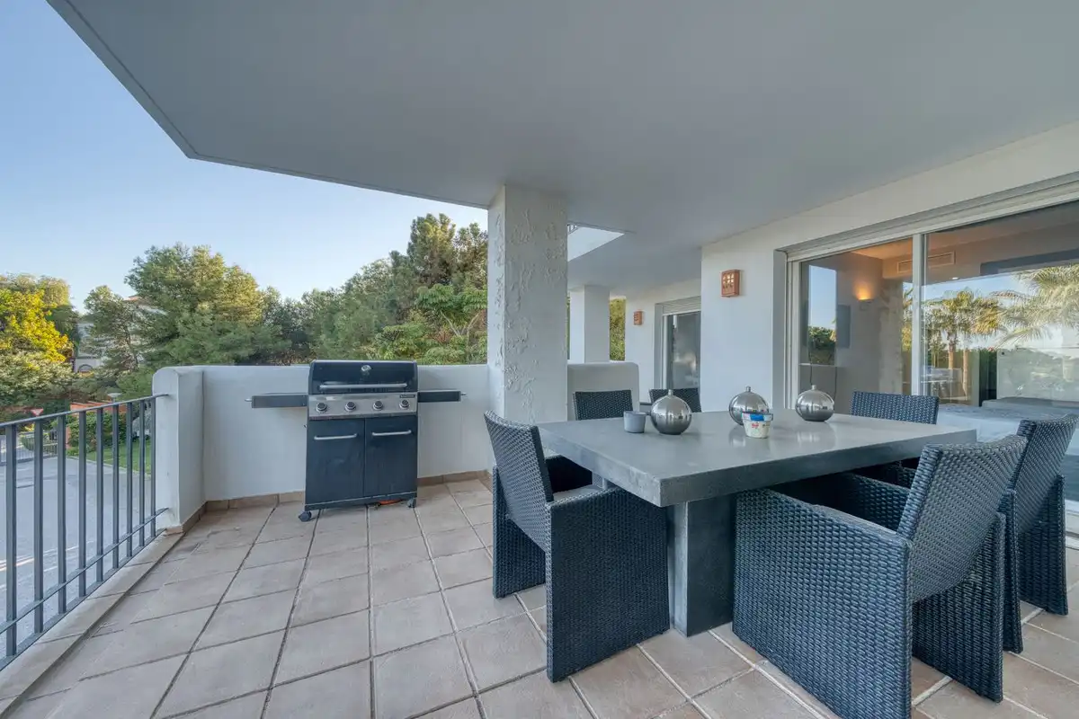Terraza de Apartamento en venta en Benahavís con Aire acondicionado, Terraza y Piscina comunitaria