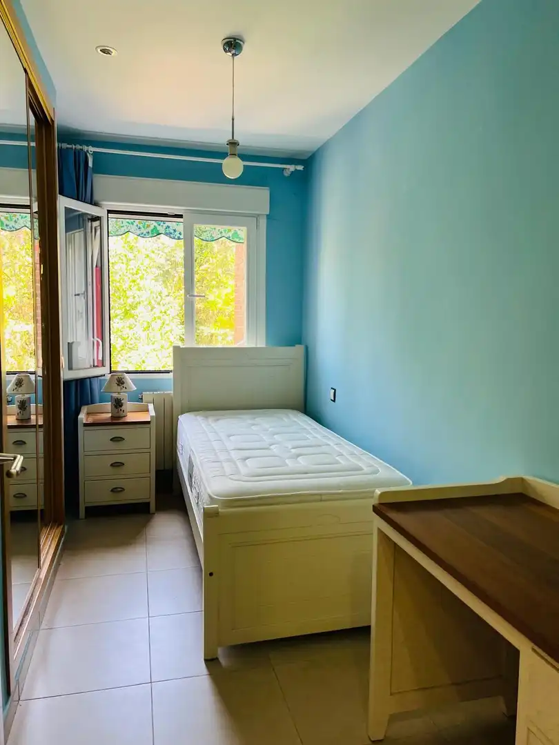 Schlafzimmer von Wohnung zur Miete in Madrid mit Klimaanlage, Heizung und Möbliert