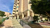 Vista exterior de Pis en venda en Roquetas de Mar amb Terrassa i Piscina comunitària