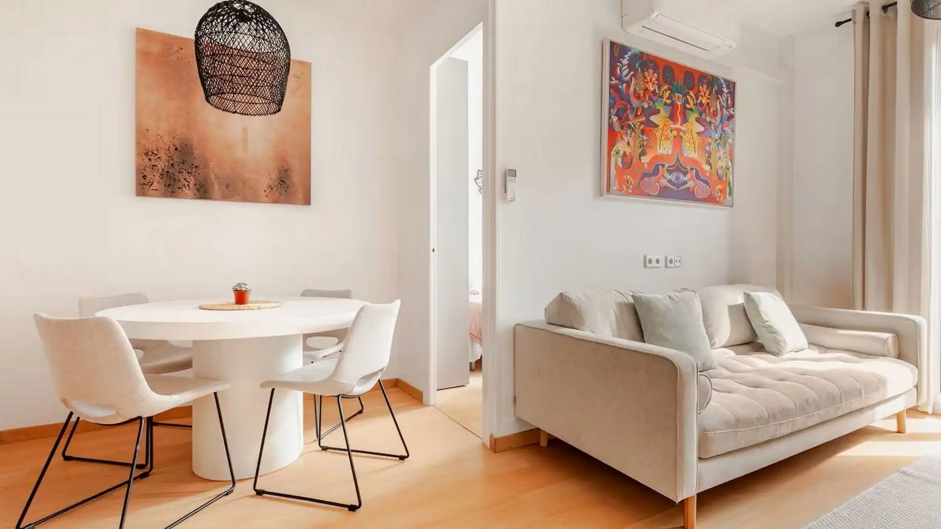 Sala de estar de Apartamento de alquiler en  Barcelona Capital con Aire acondicionado, Calefacción y Jardín privado