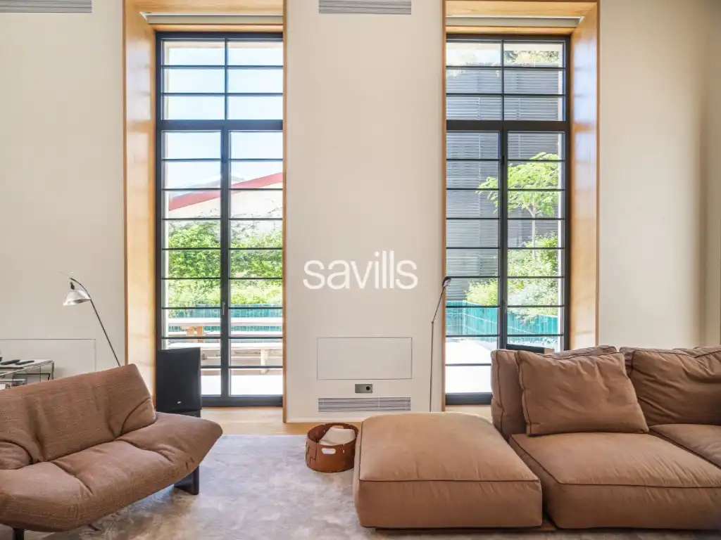Sala d'estar de Casa o xalet en venda en Barcelona amb Aire condicionat i Terrassa