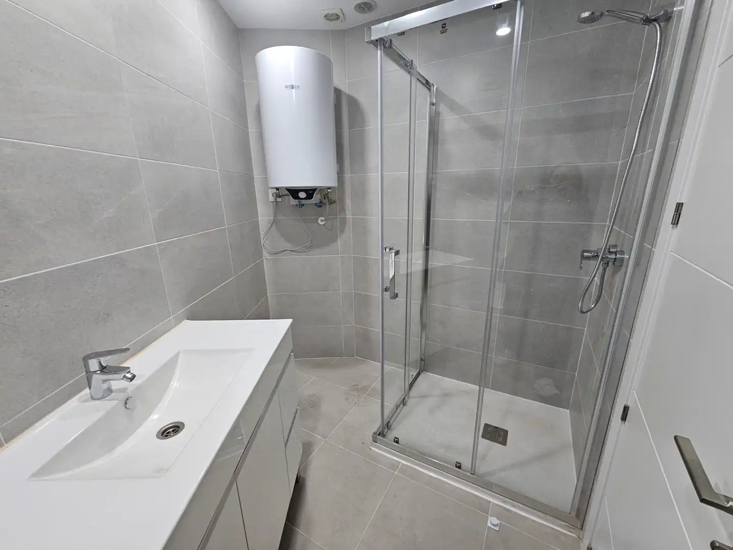 Baño de Apartamento en venta en Pedrezuela con Calefacción
