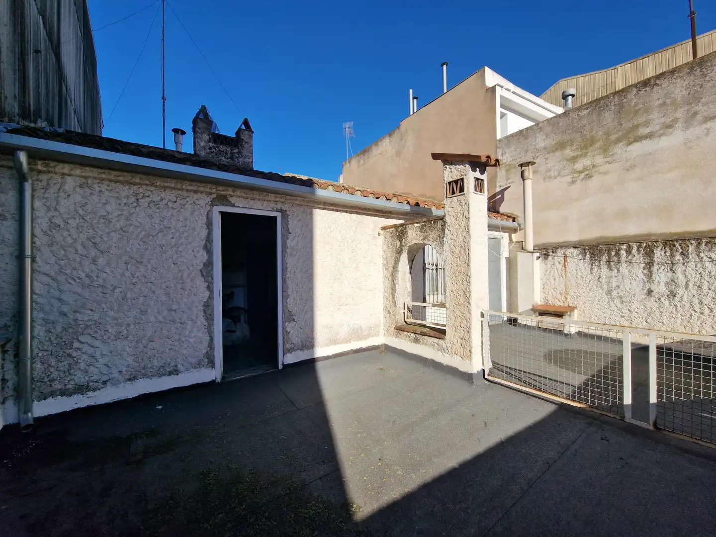 Exterior view of Flat for sale in Girona  with Air Conditioner, Heating and Terrace