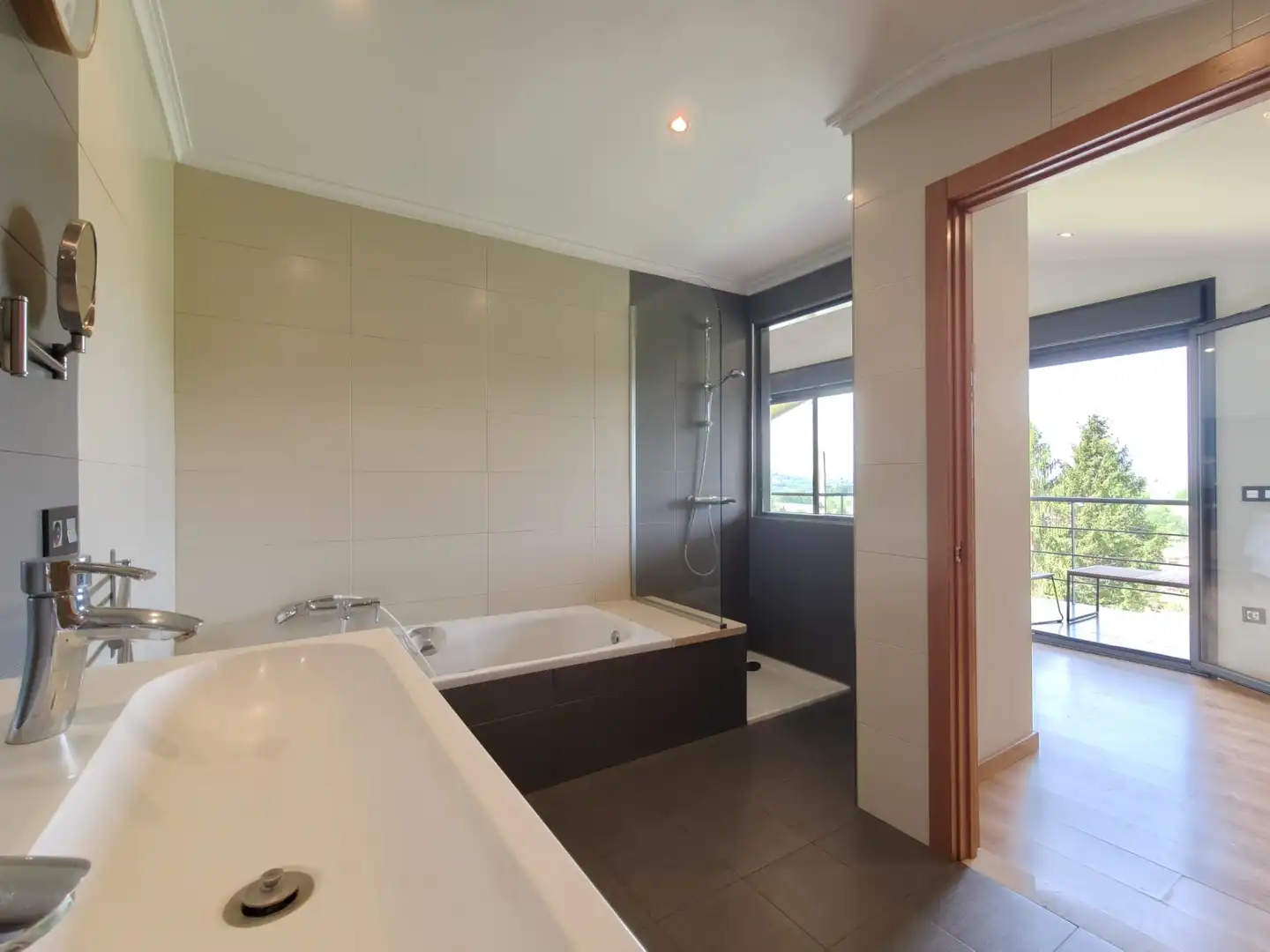 Bany de Casa o xalet en venda en Siero amb Jardí privat, Terrassa i Traster