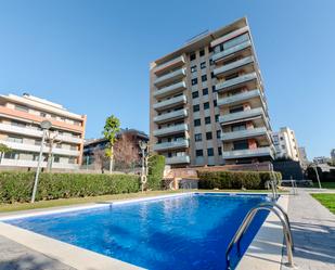 Piscina de Pis de lloguer en Badalona amb Aire condicionat, Calefacció i Moblat