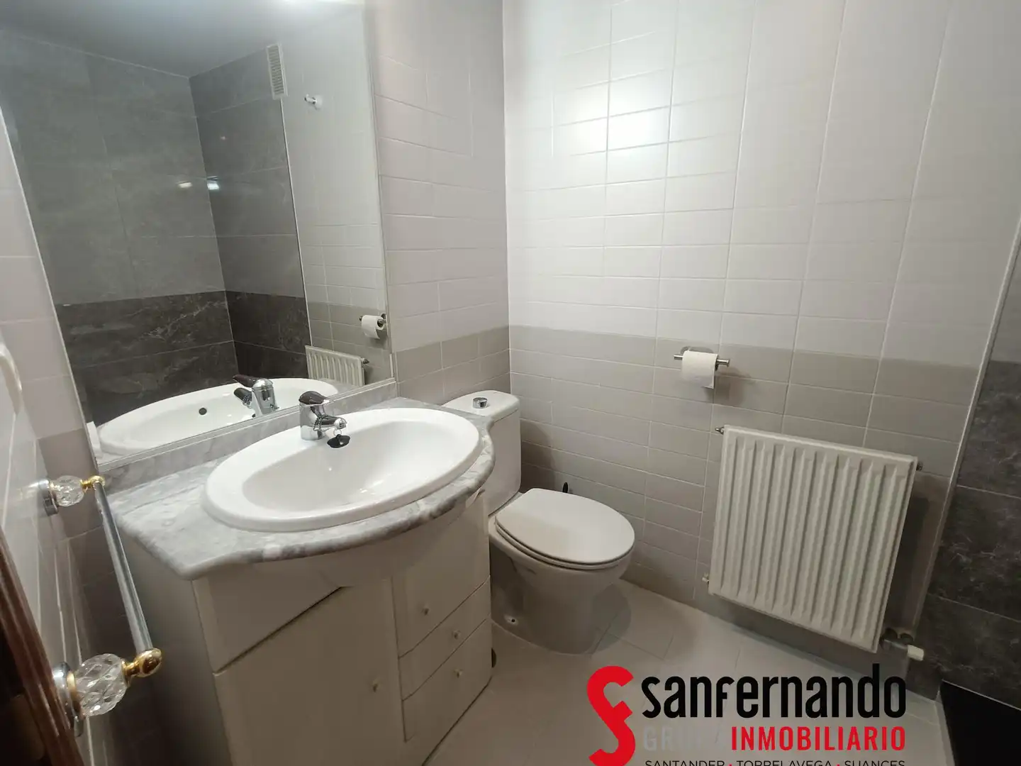 Badezimmer von Wohnung zur Miete in Camargo mit Heizung, Parkett und Abstellraum