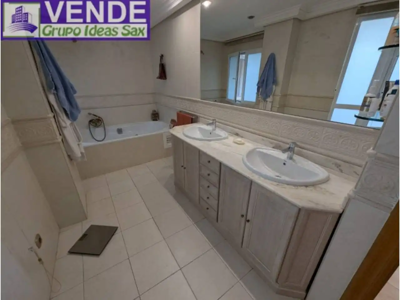 Badezimmer von Dachboden zum Verkauf in Elda mit Heizung, Terrasse und Möbliert