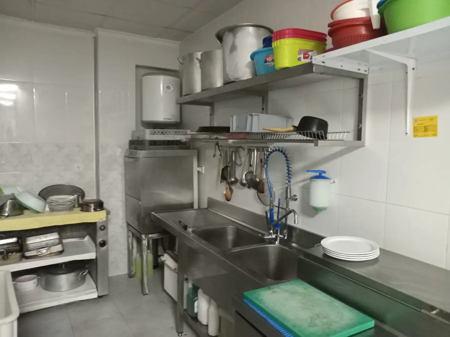 Cuina de Local en venda en San Pedro del Pinatar amb Aire condicionat, Calefacció i Moblat