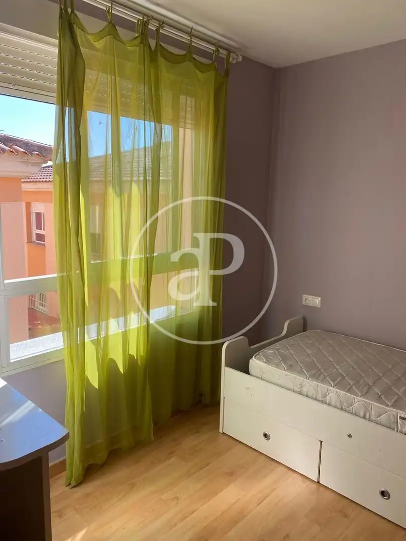 Dormitori de Dúplex de lloguer en La Pobla de Vallbona amb Aire condicionat, Calefacció i Jardí privat