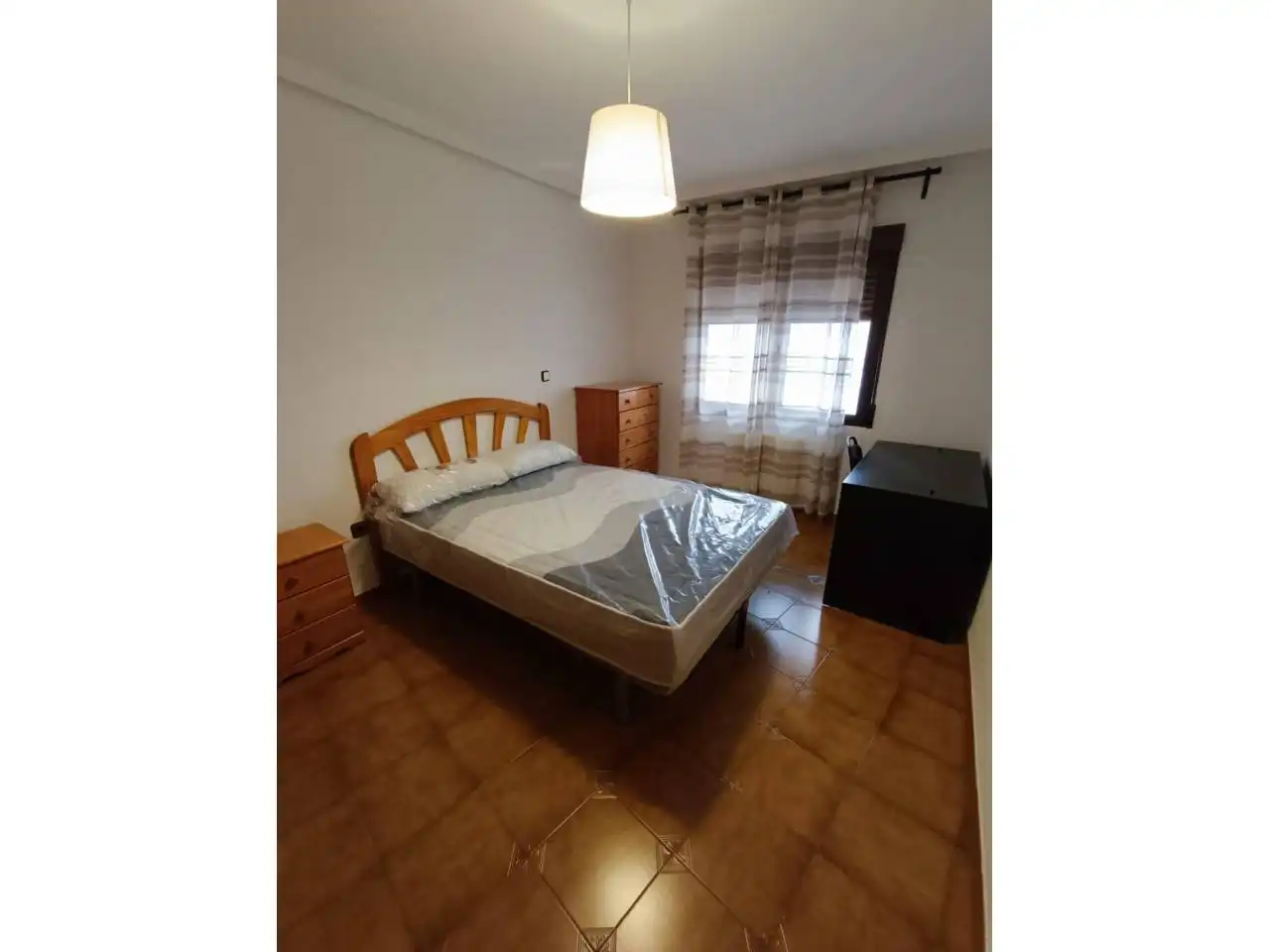 Habitación de Piso de alquiler en Fuenlabrada con Calefacción, Terraza y Amueblado