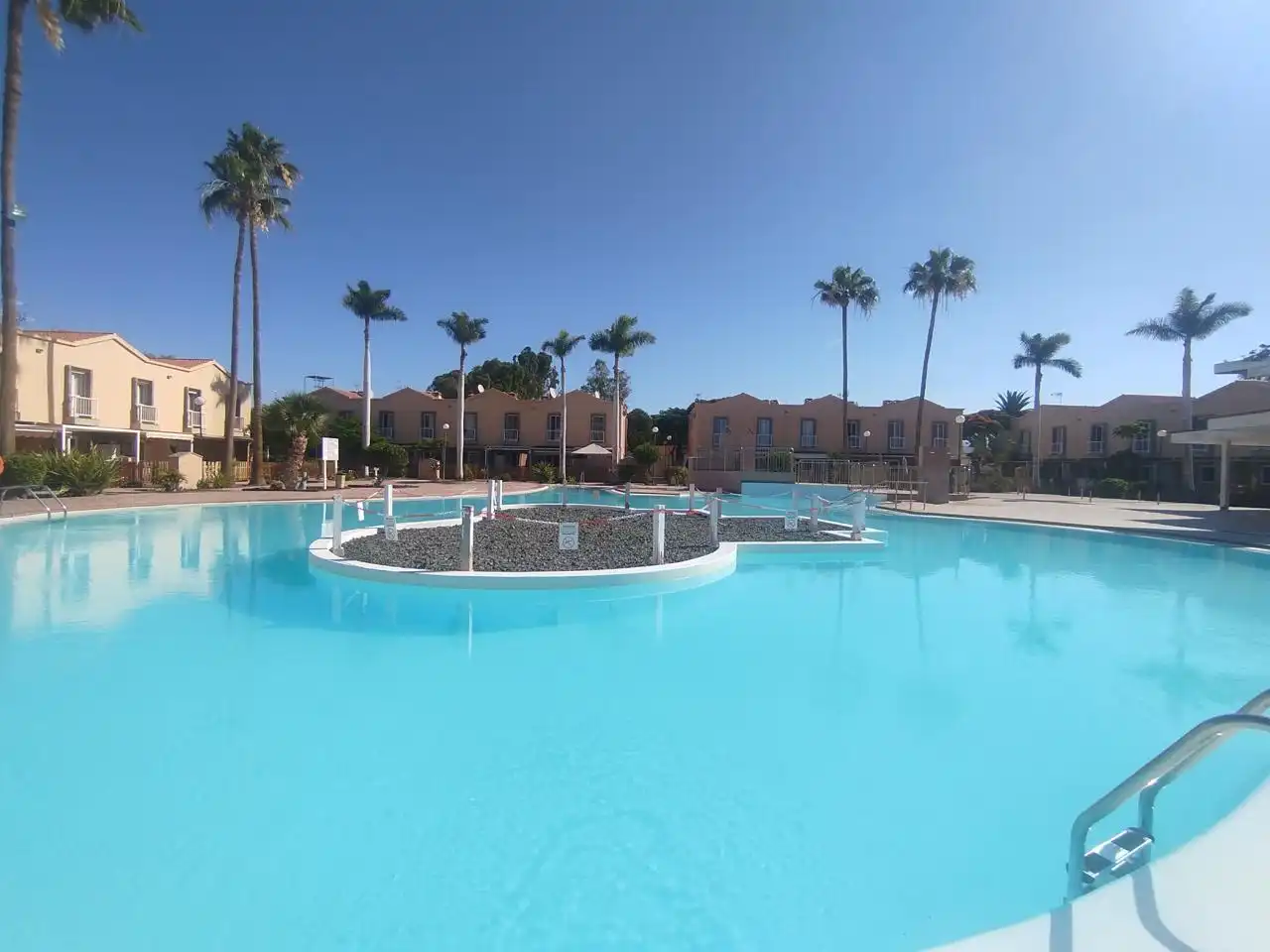 Piscina de Dúplex en venda en San Bartolomé de Tirajana amb Aire condicionat, Jardí privat i Terrassa