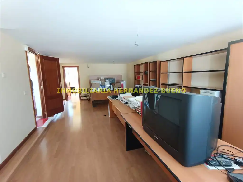Büro zur Miete in Salamanca mit Klimaanlage, Heizung und Möbliert