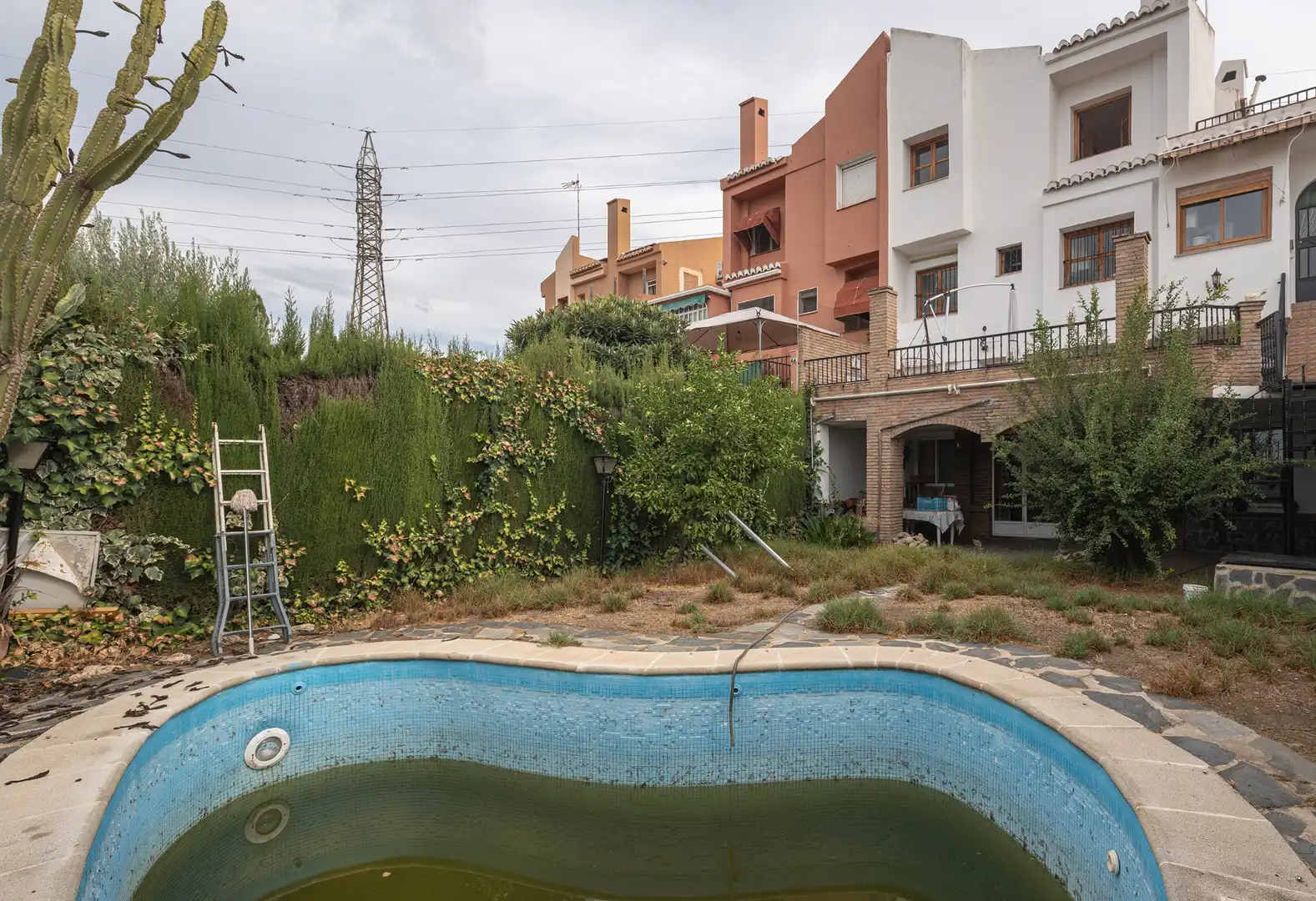 Swimming pool of Houses for sale in Genil