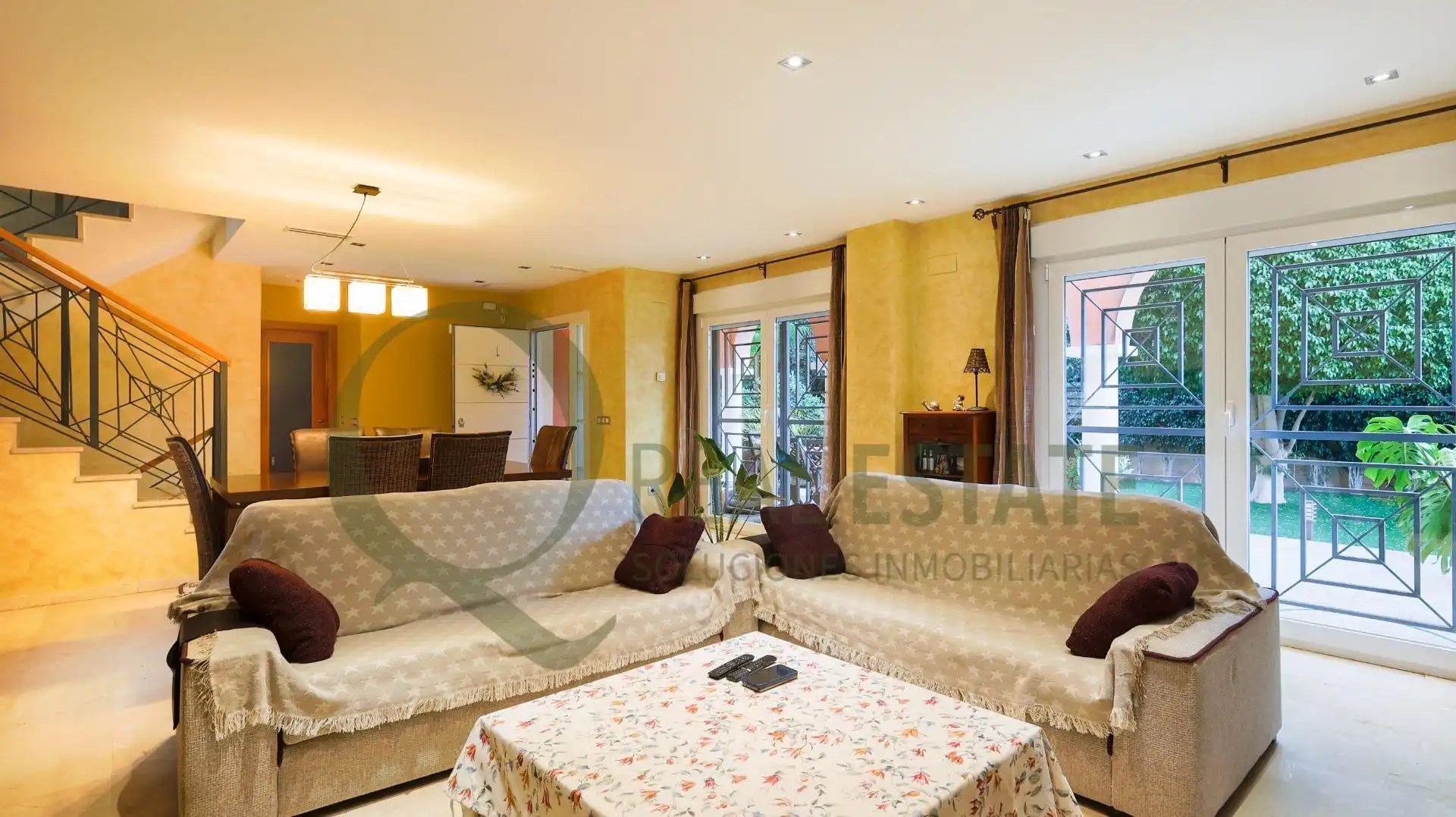 Sala d'estar de Casa o xalet en venda en Alicante / Alacant amb Calefacció, Jardí privat i Traster