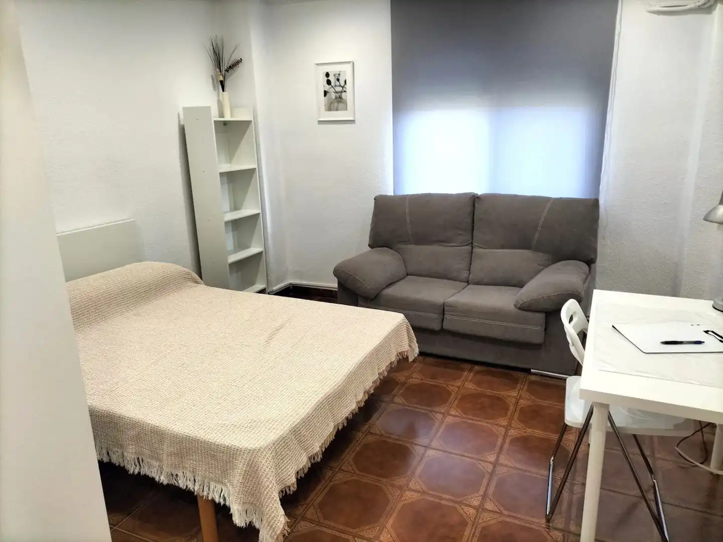Bedroom of Flat for share in Camins al Grau