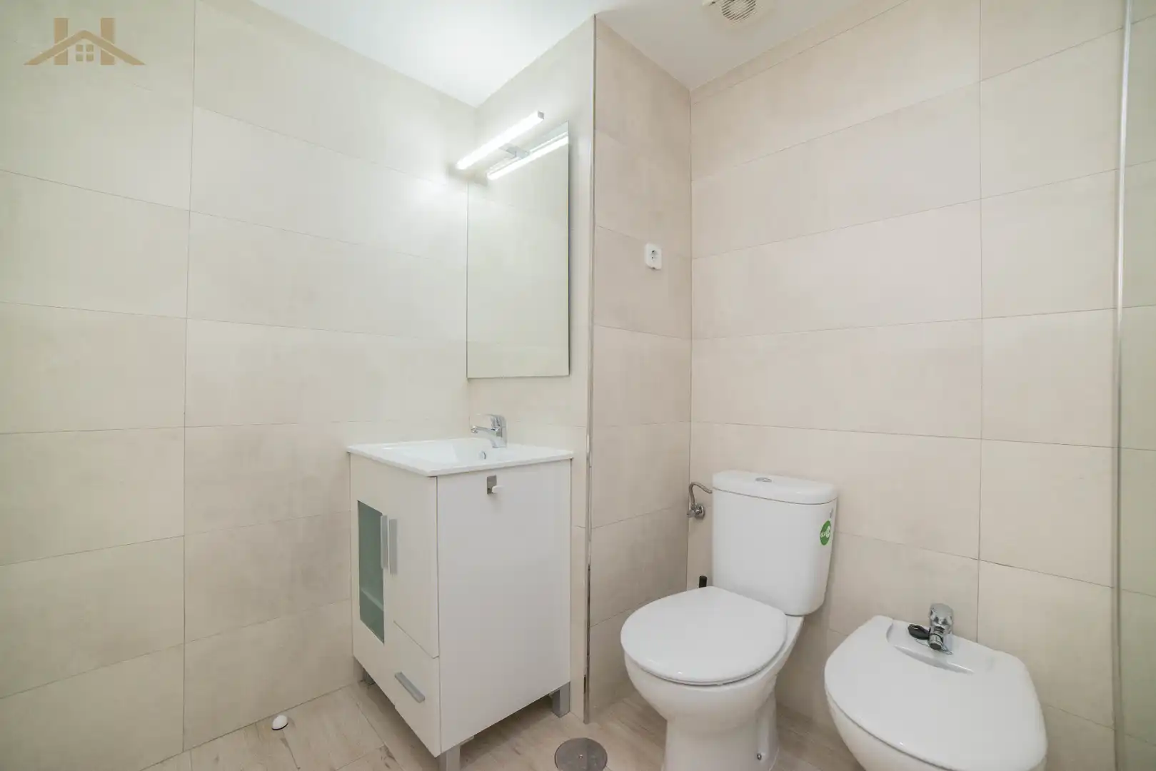 Badezimmer von Wohnung zum Verkauf in Pinto mit Klimaanlage, Heizung und Abstellraum