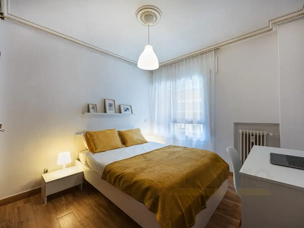 Bedroom of Flat for sale in Madrid