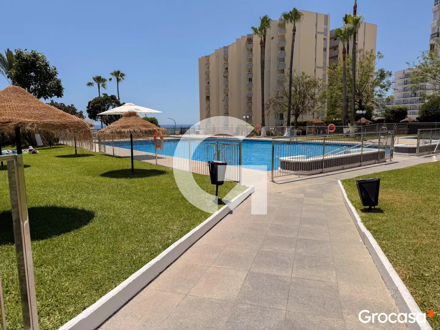 Piscina de Piso en venta en Benalmádena con Aire acondicionado, Jardín privado y Terraza