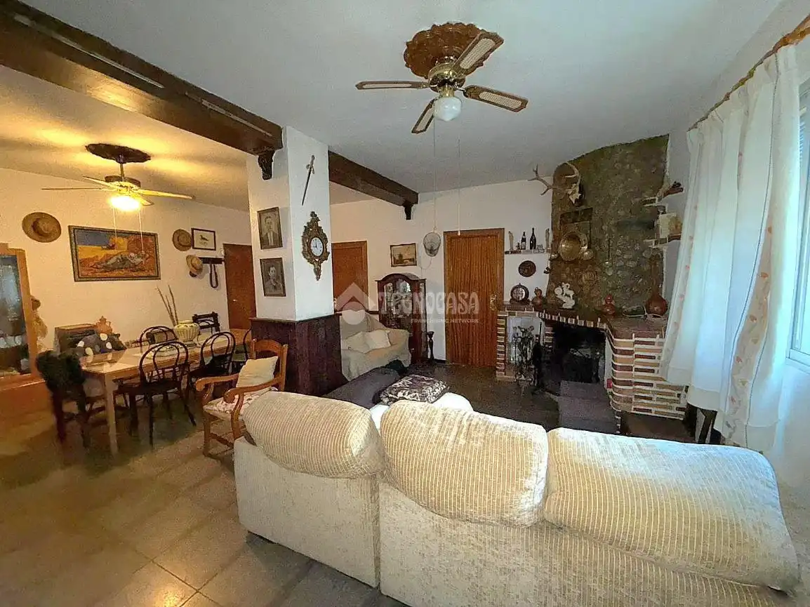 Wohnzimmer von Country house zum Verkauf in Guarromán mit Klimaanlage, Heizung und Schwimmbad