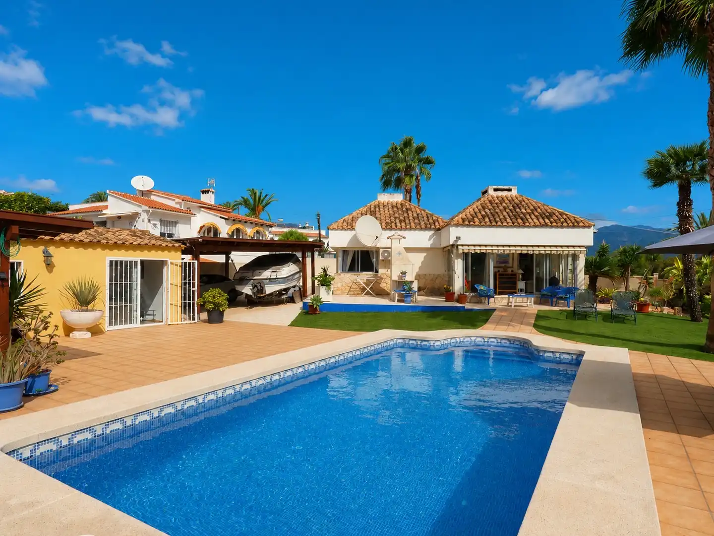 Vista exterior de Casa o chalet en venta en L'Alfàs del Pi con Aire acondicionado, Calefacción y Jardín privado