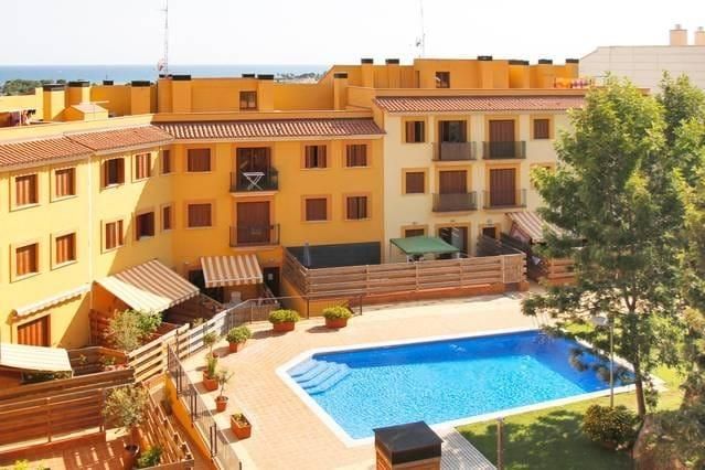 Swimming pool of Planta baja for sale in Creixell  with Air Conditioner, Private garden and Parquet flooring