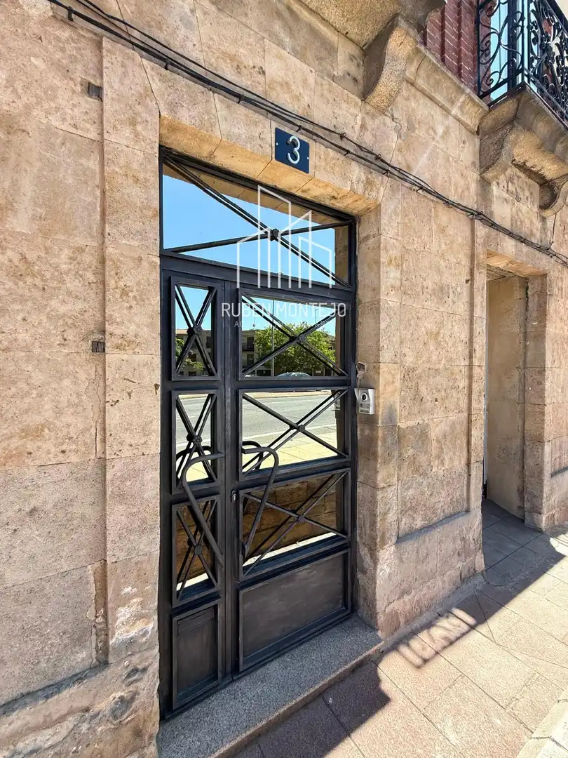 Außenansicht von Einfamilien-Reihenhaus zur Miete in Salamanca mit Heizung, Terrasse und Abstellraum