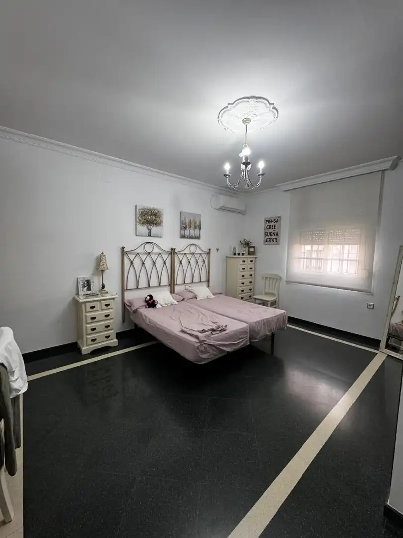 Habitación de Casa o chalet en venta en Dos Hermanas con Aire acondicionado, Terraza y Trastero