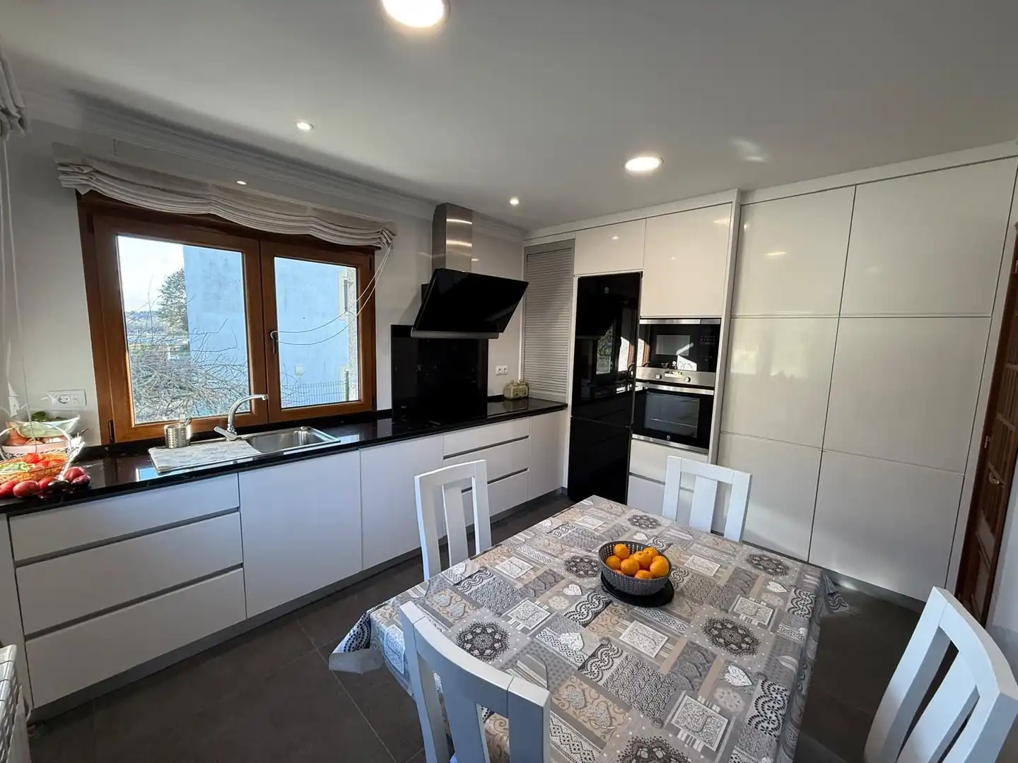 Cocina de Casa o chalet en venta en Lugo con Aire acondicionado, Calefacción y Terraza