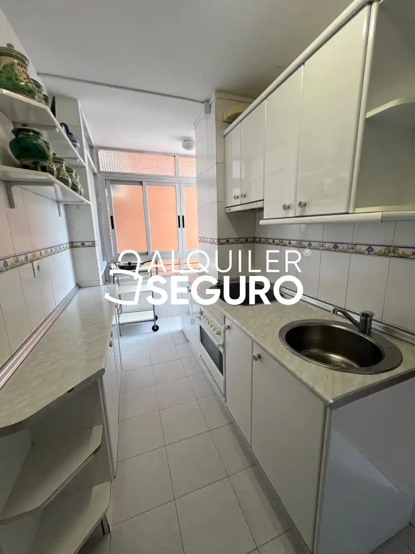 Cocina de Piso de alquiler en Madrid con Calefacción y Amueblado