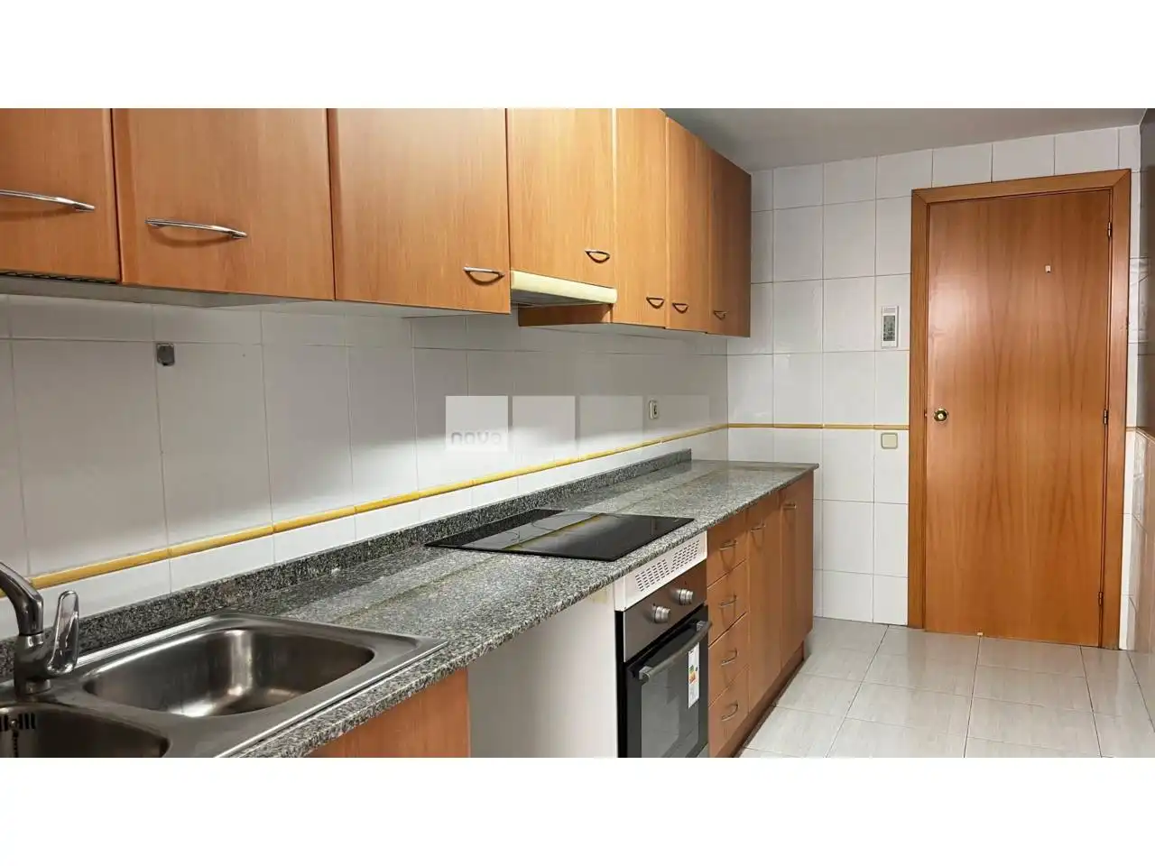 Küche von Wohnung zum Verkauf in Tona mit Heizung und Balkon