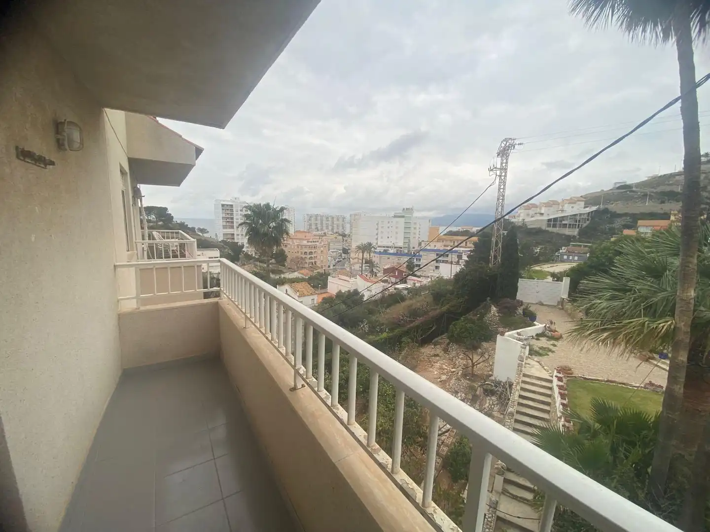 Außenansicht von Maisonette zum Verkauf in Cullera mit Klimaanlage, Terrasse und Abstellraum