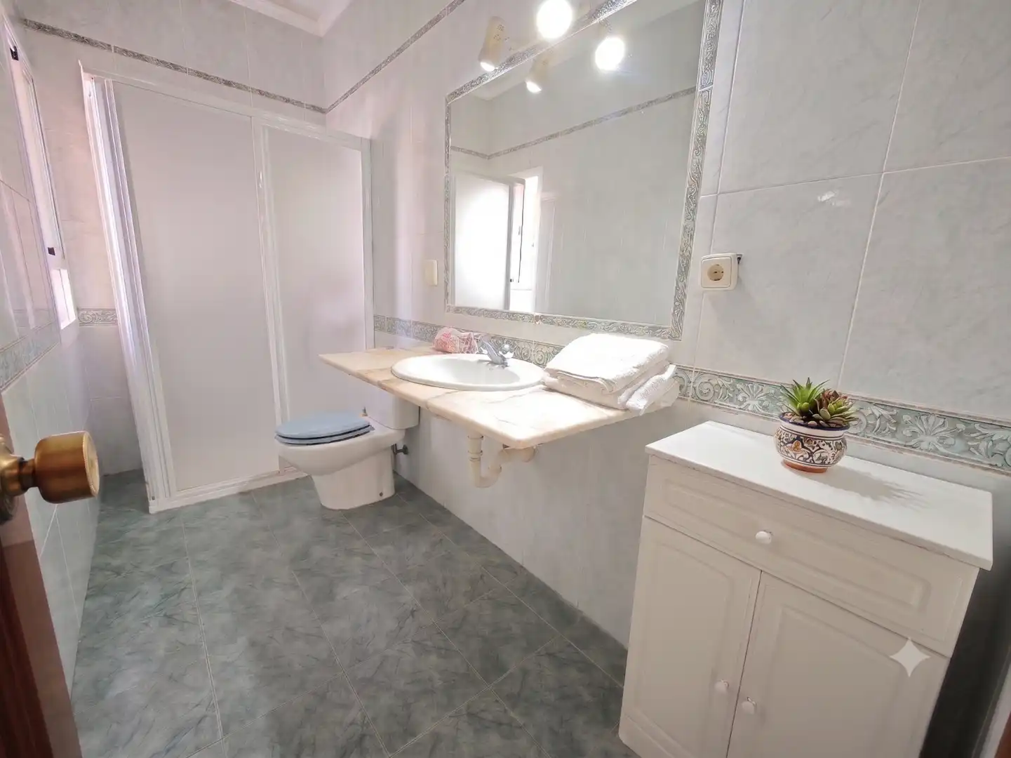 Baño de Casa o chalet en venta en El Puerto de Santa María con Aire acondicionado, Calefacción y Jardín privado