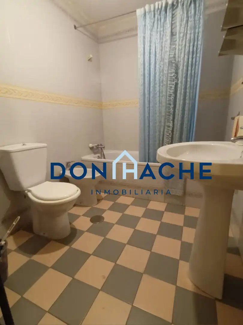 Bathroom of Flat for sale in Mérida  with Terrace, Storage room and Furnished