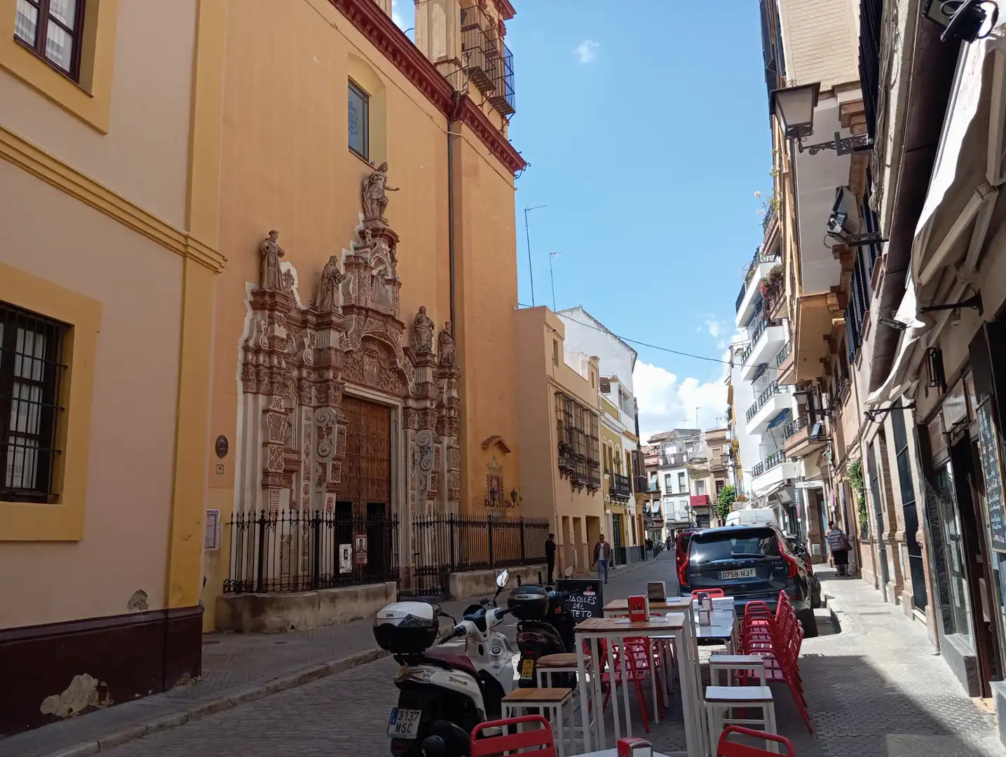 Außenansicht von Wohnung zur Miete in Sevilla mit Heizung und Waschmaschine
