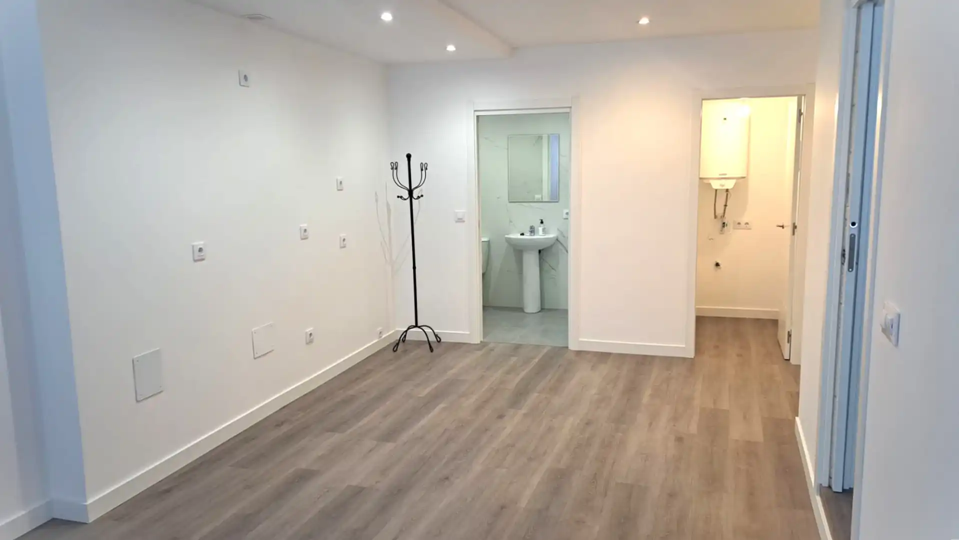 Office for rent in A Coruña Capital   with Internet