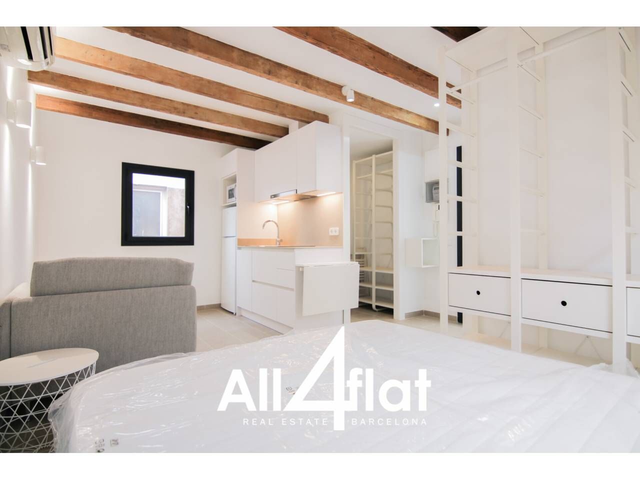 Bedroom of Attic to rent in  Barcelona Capital  with Air Conditioner, Heating and Terrace