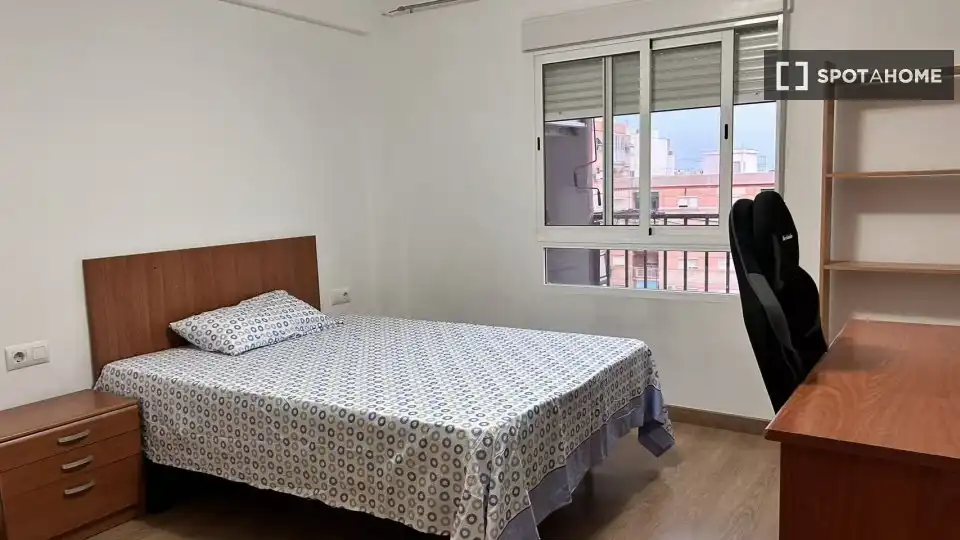 Bedroom of Flat for rent in Valencia  with Air Conditioner, Heating and Furnished