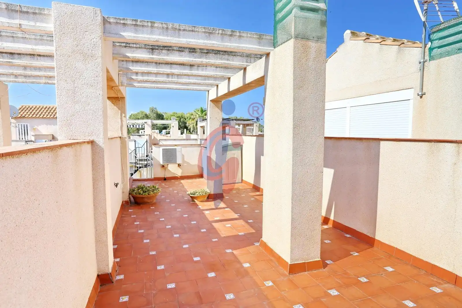 Terrassa de Casa adosada en venda en Guardamar del Segura amb Jardí privat, Terrassa i Moblat