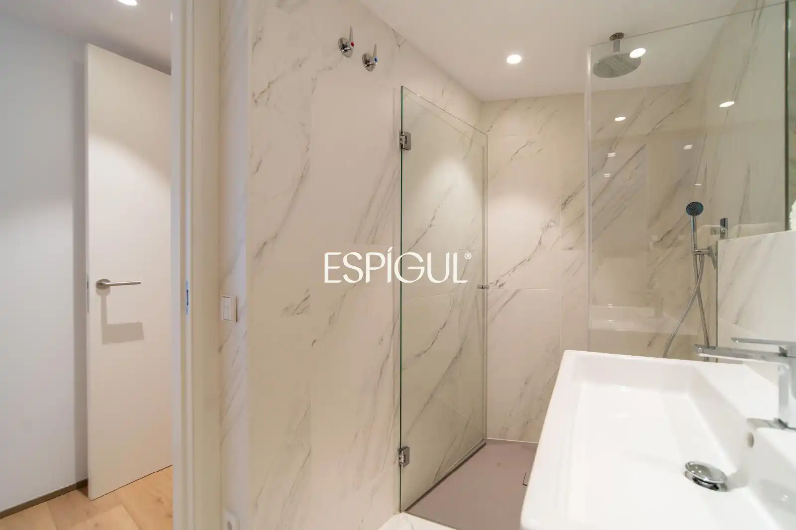 Bany de Pis en venda en Girona amb Aire condicionat, Calefacció i Parquet