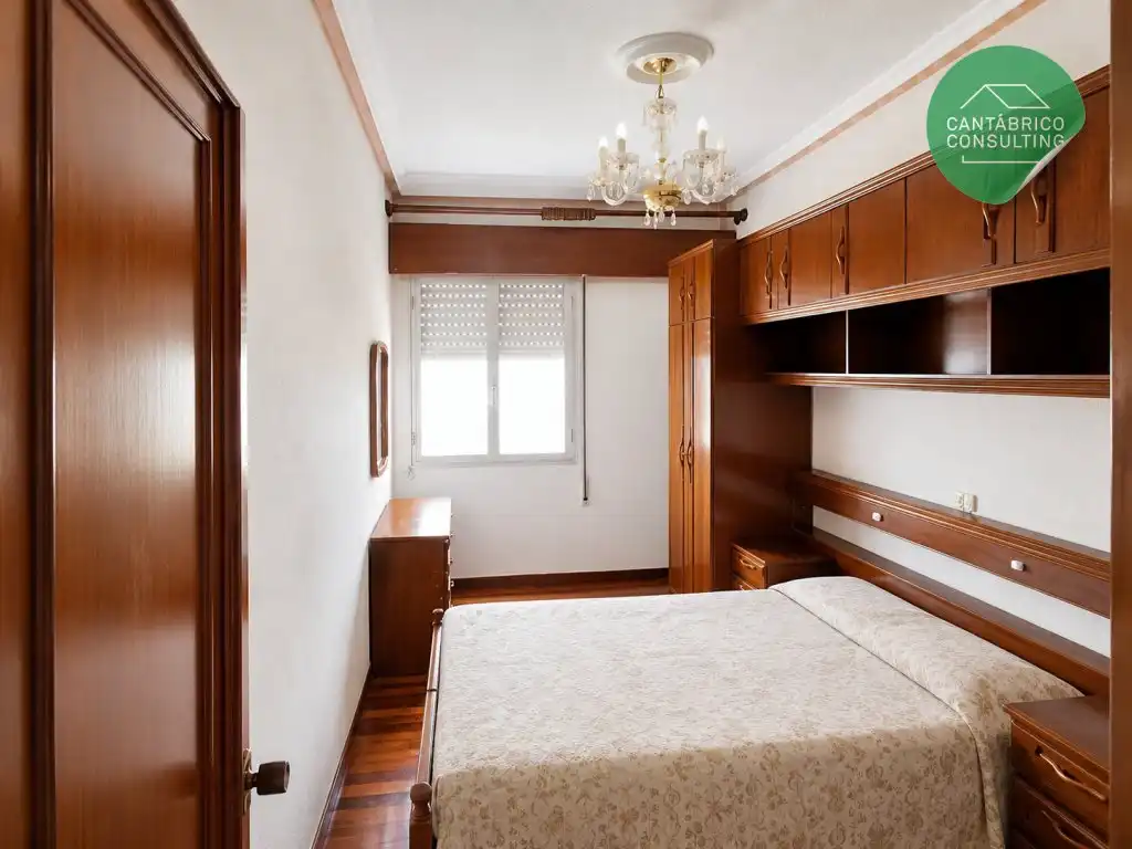 Schlafzimmer von Wohnung zum Verkauf in Navia mit Möbliert