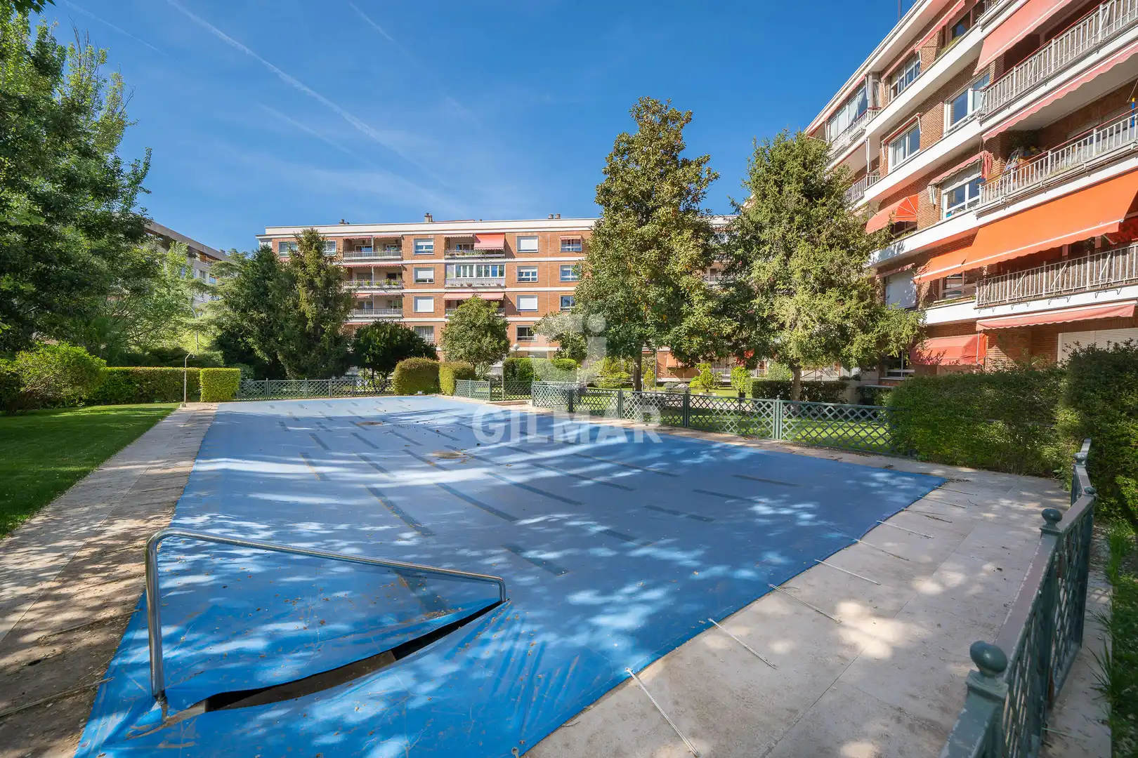 Swimming pool of Flat for sale in  Madrid Capital  with Heating, Private garden and Storage room