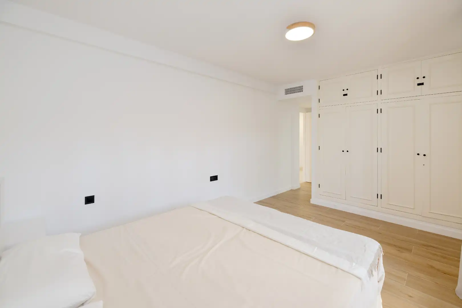 Bedroom of Ground floor for sale in Marbella  with Air Conditioner, Terrace and Community pool